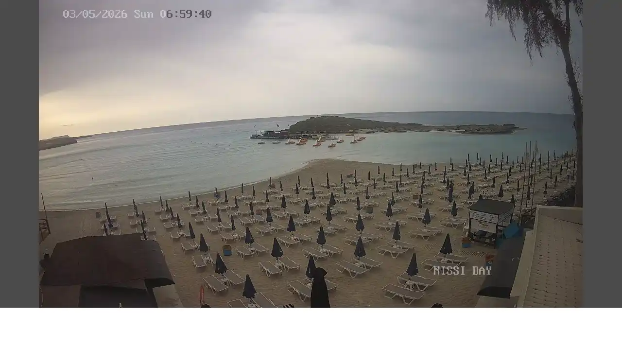 Webcam snapshot from :city — May 3, 2026 05:00