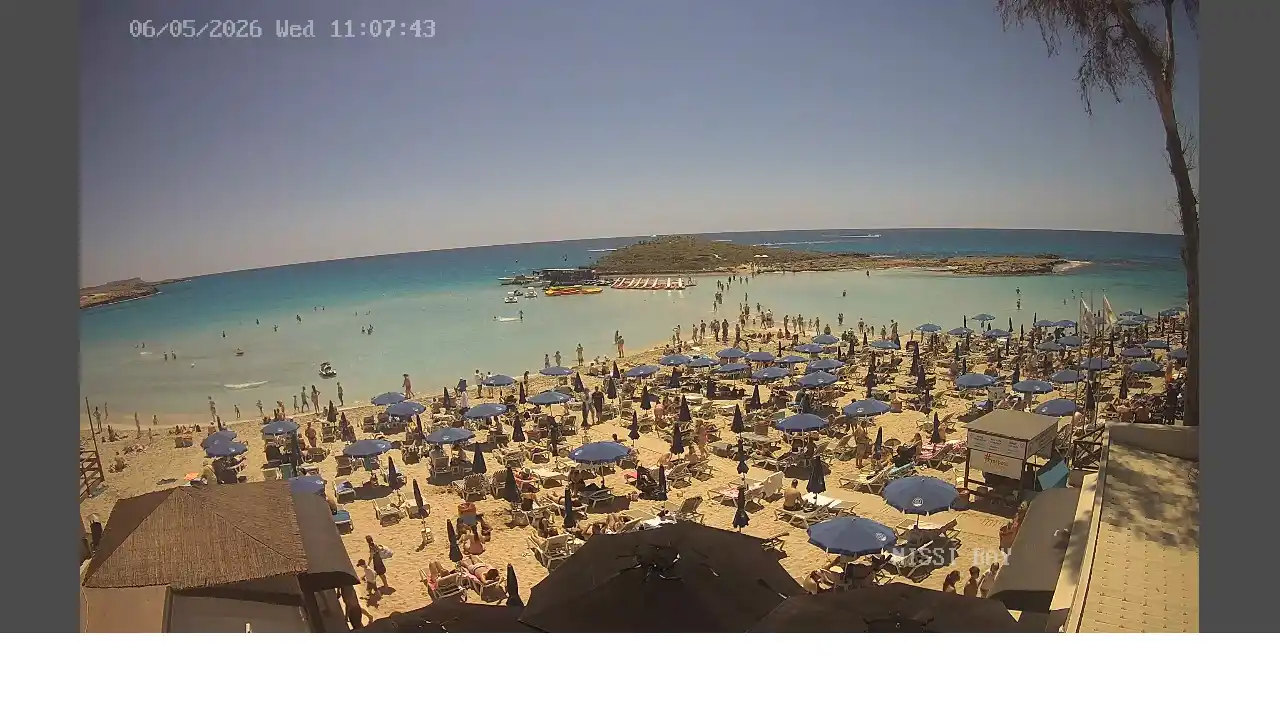 Webcam snapshot from :city — May 6, 2026 09:00