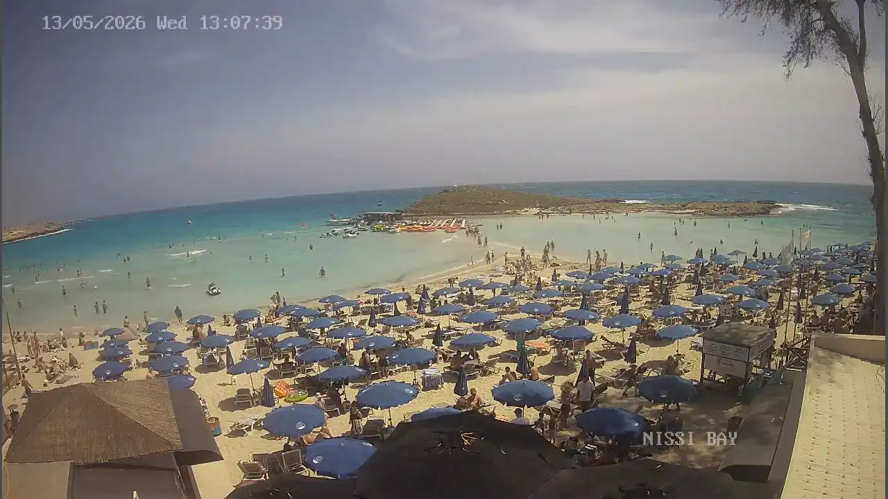 Webcam snapshot from :city — May 13, 2026 11:00