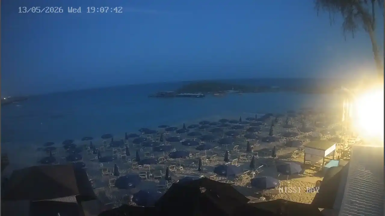 Webcam snapshot from :city — May 13, 2026 17:00