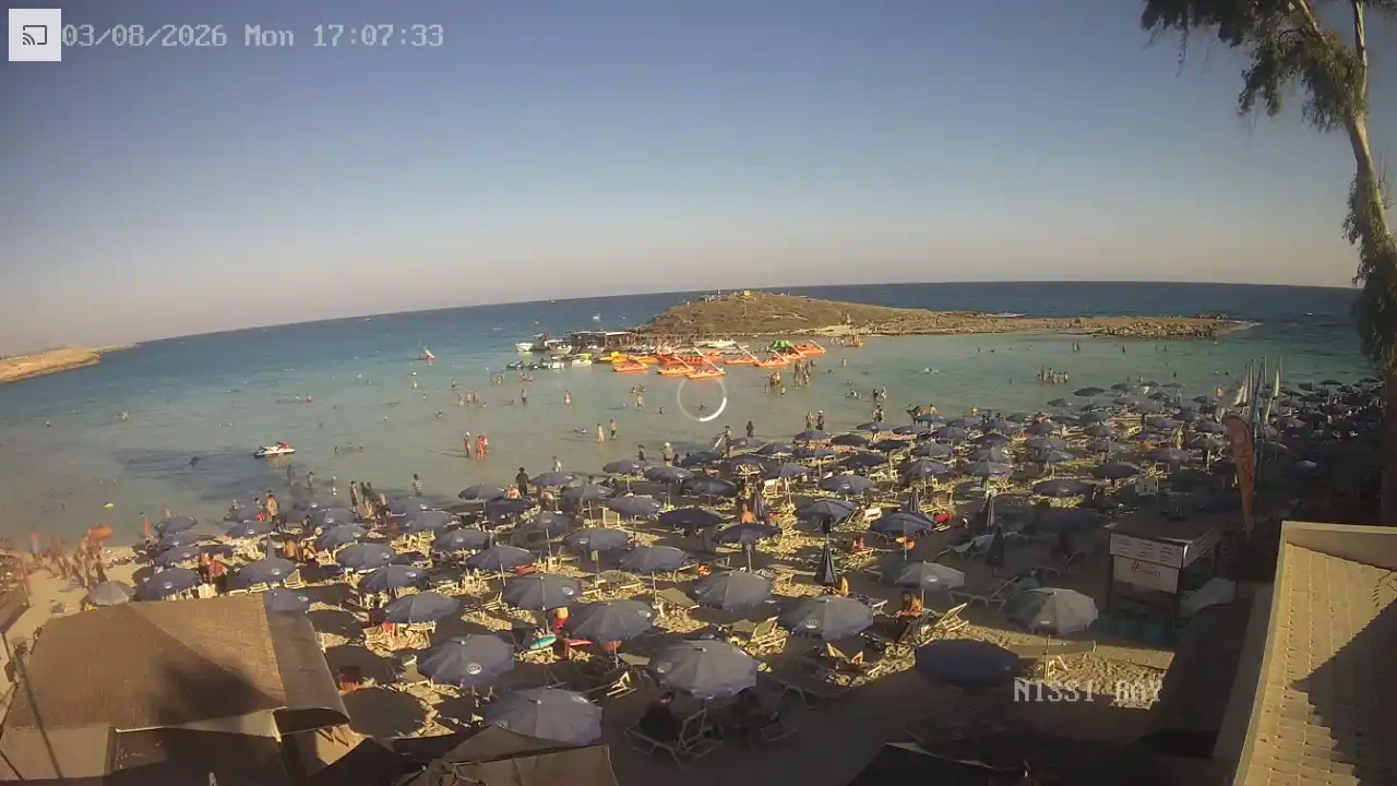 Webcam snapshot from :city — August 3, 2026 15:00