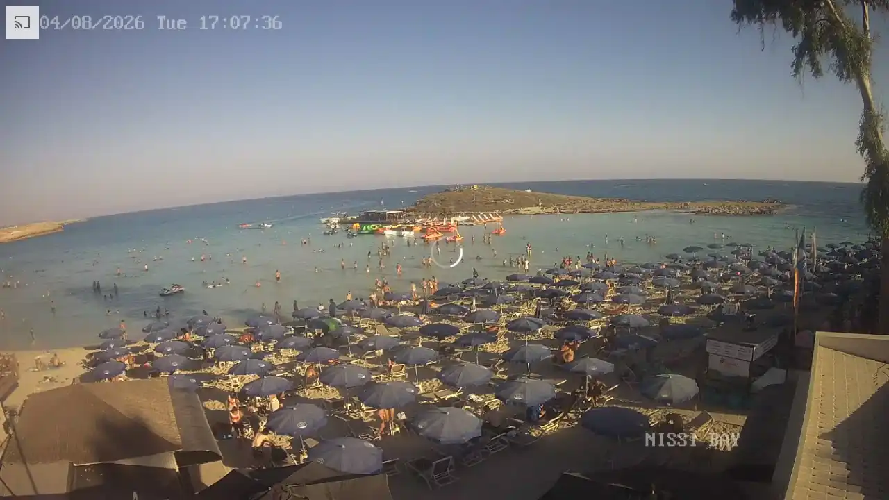Webcam snapshot from :city — August 4, 2026 15:00