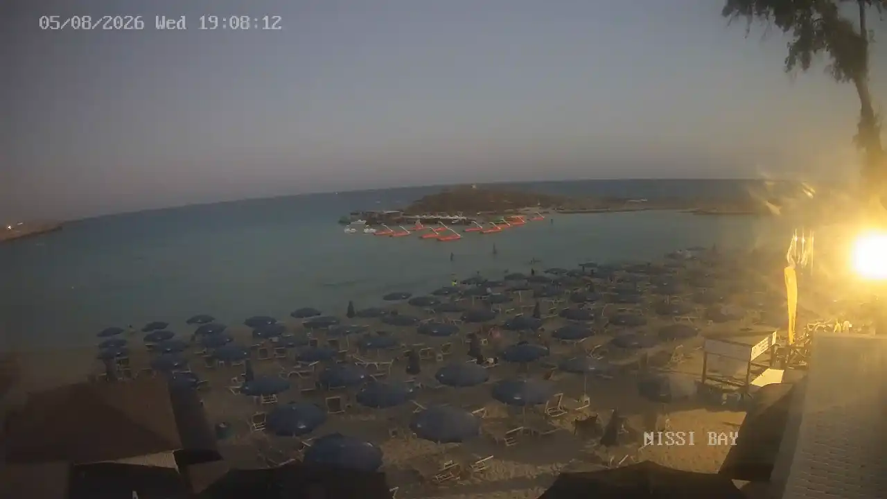 Webcam snapshot from :city — August 5, 2026 17:00