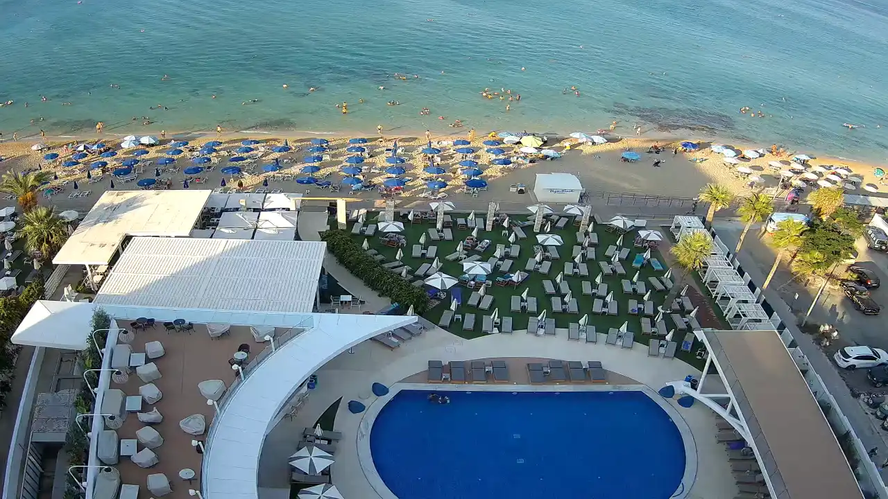 Webcam snapshot from :city — August 11, 2026 15:00
