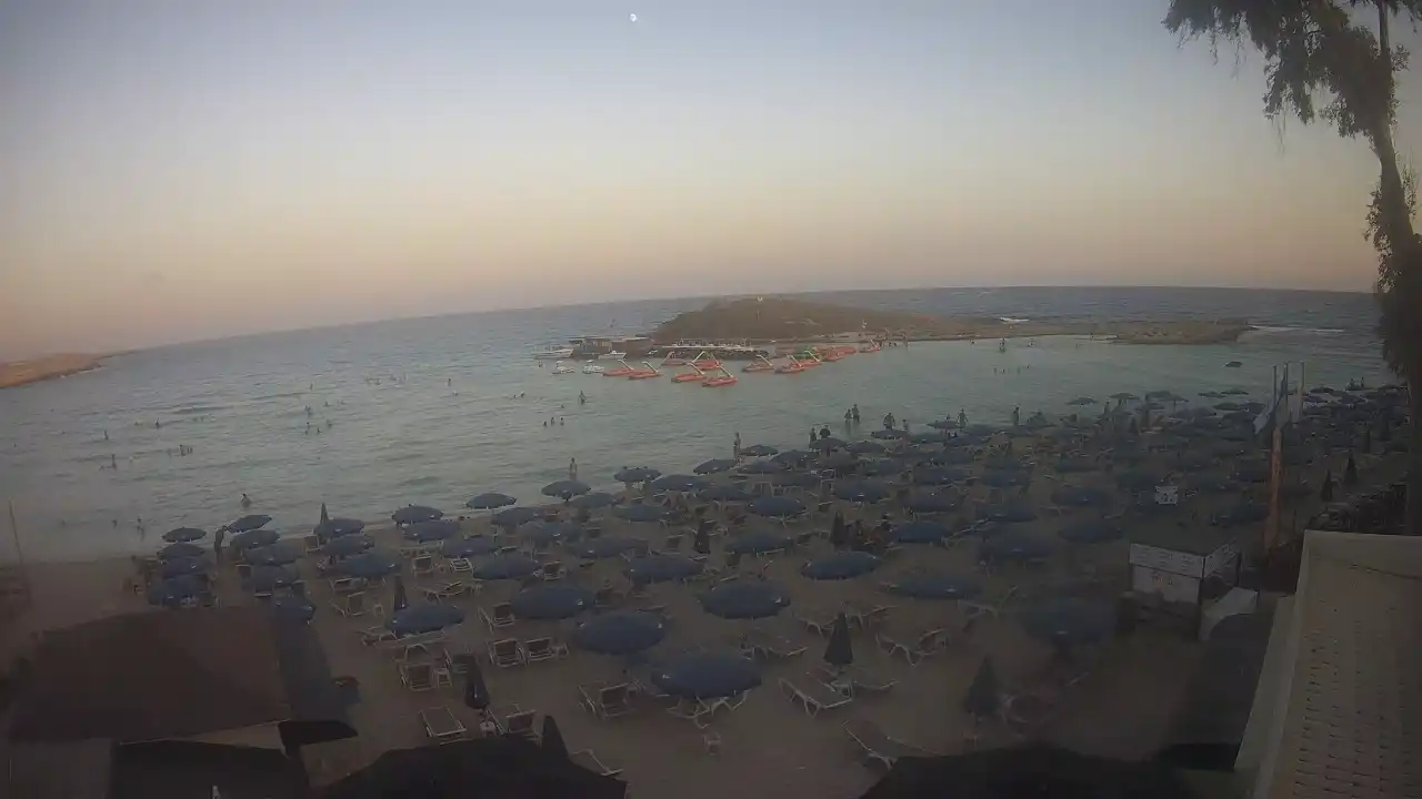 Webcam snapshot from :city — August 23, 2026 16:00