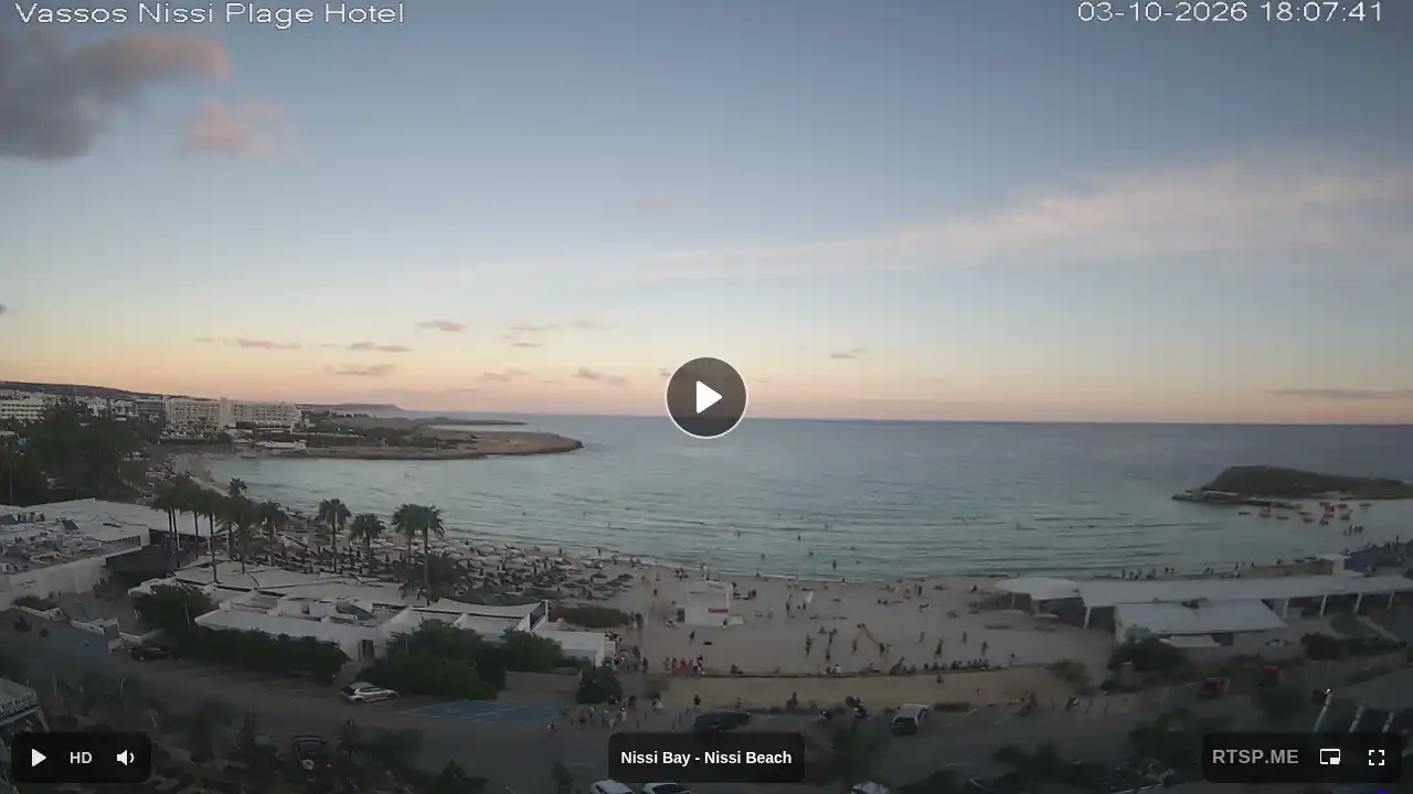 Webcam snapshot from :city — October 3, 2026 15:00