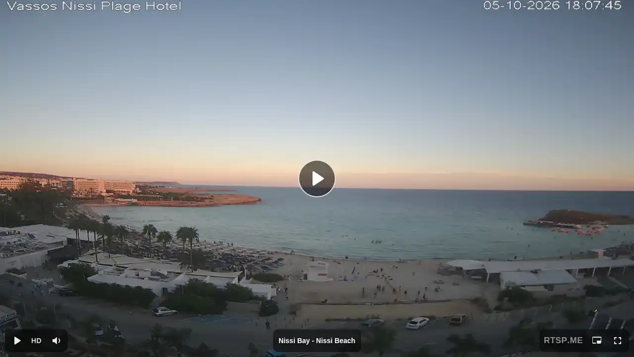 Webcam snapshot from :city — October 5, 2026 15:00