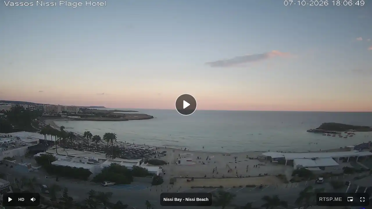 Webcam snapshot from :city — October 7, 2026 15:00