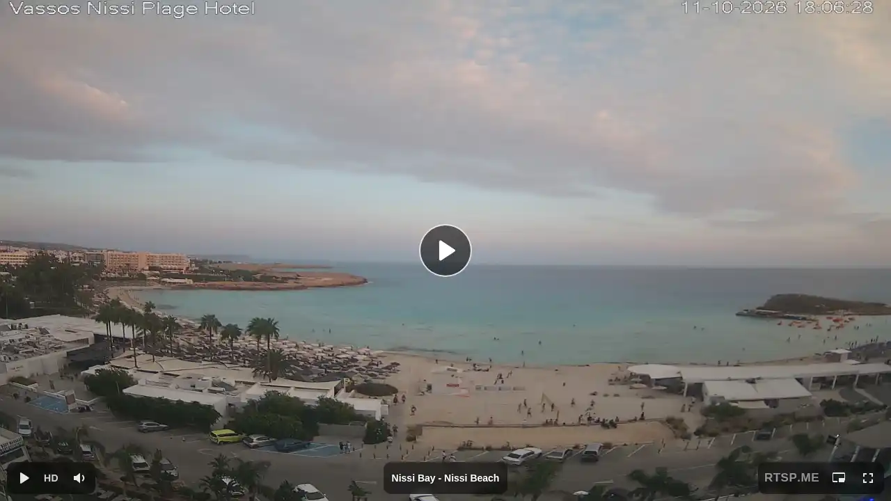 Webcam snapshot from :city — October 11, 2026 15:00