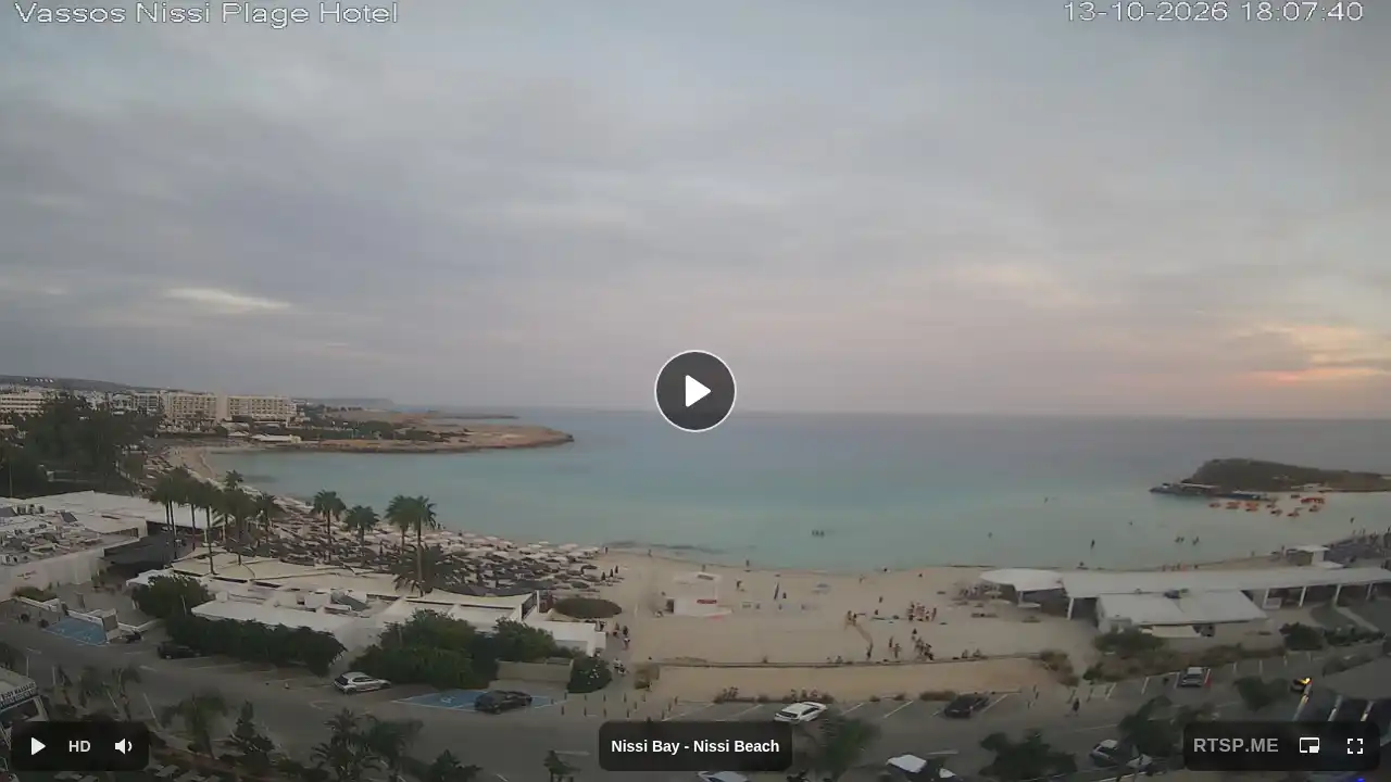 Webcam snapshot from :city — October 13, 2026 15:00