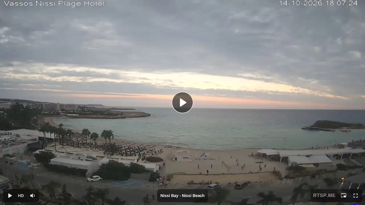 Webcam snapshot from :city — October 14, 2026 15:00
