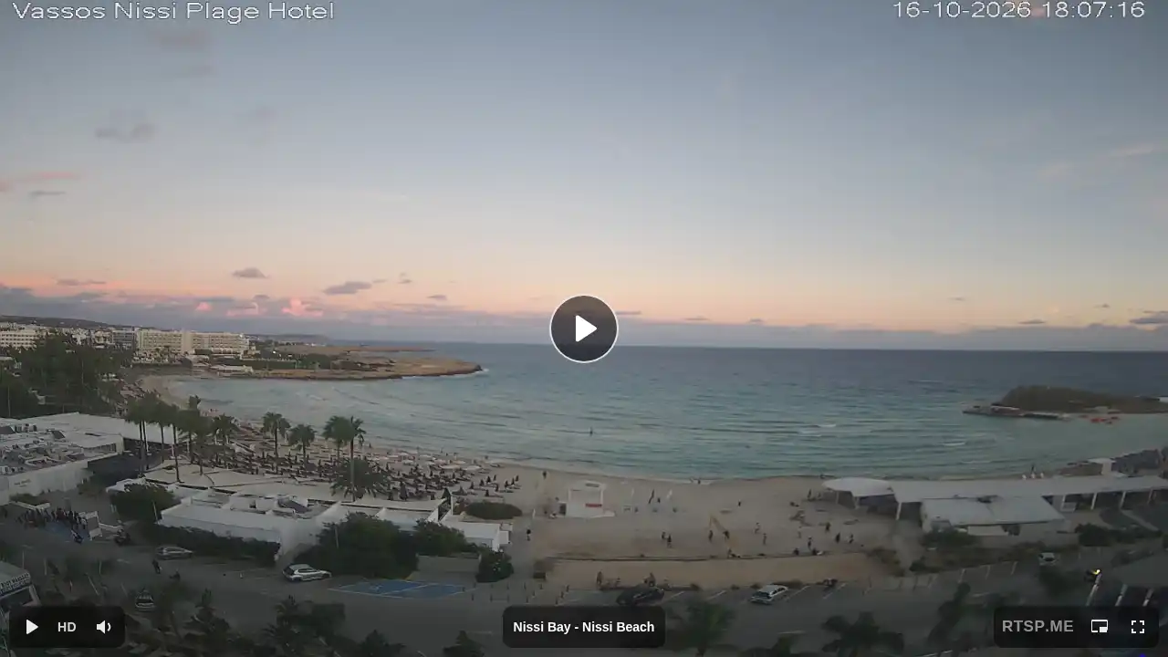 Webcam snapshot from :city — October 16, 2026 15:00